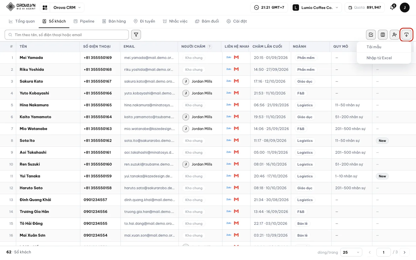 Menu Excel mở ra với ba mục Tải mẫu, Nhập từ Excel, Tải về Excel