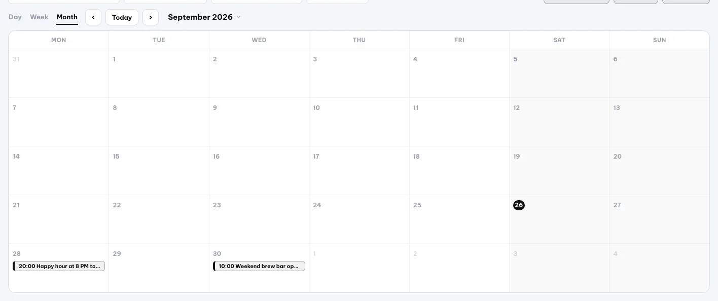 Kalender dalam tampilan Bulan dengan dua postingan terjadwal