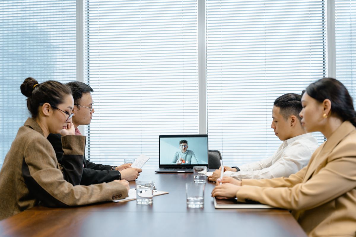 An AI note taker in every meeting: notes and minutes when the call ends