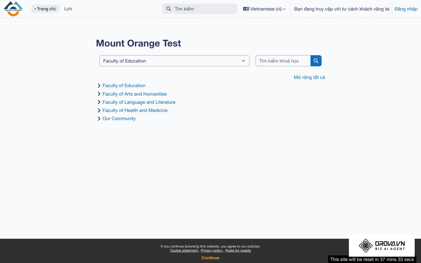 Màn hình danh mục khóa học trên site Moodle LMS demo công khai (Mount Orange School), chế độ khách