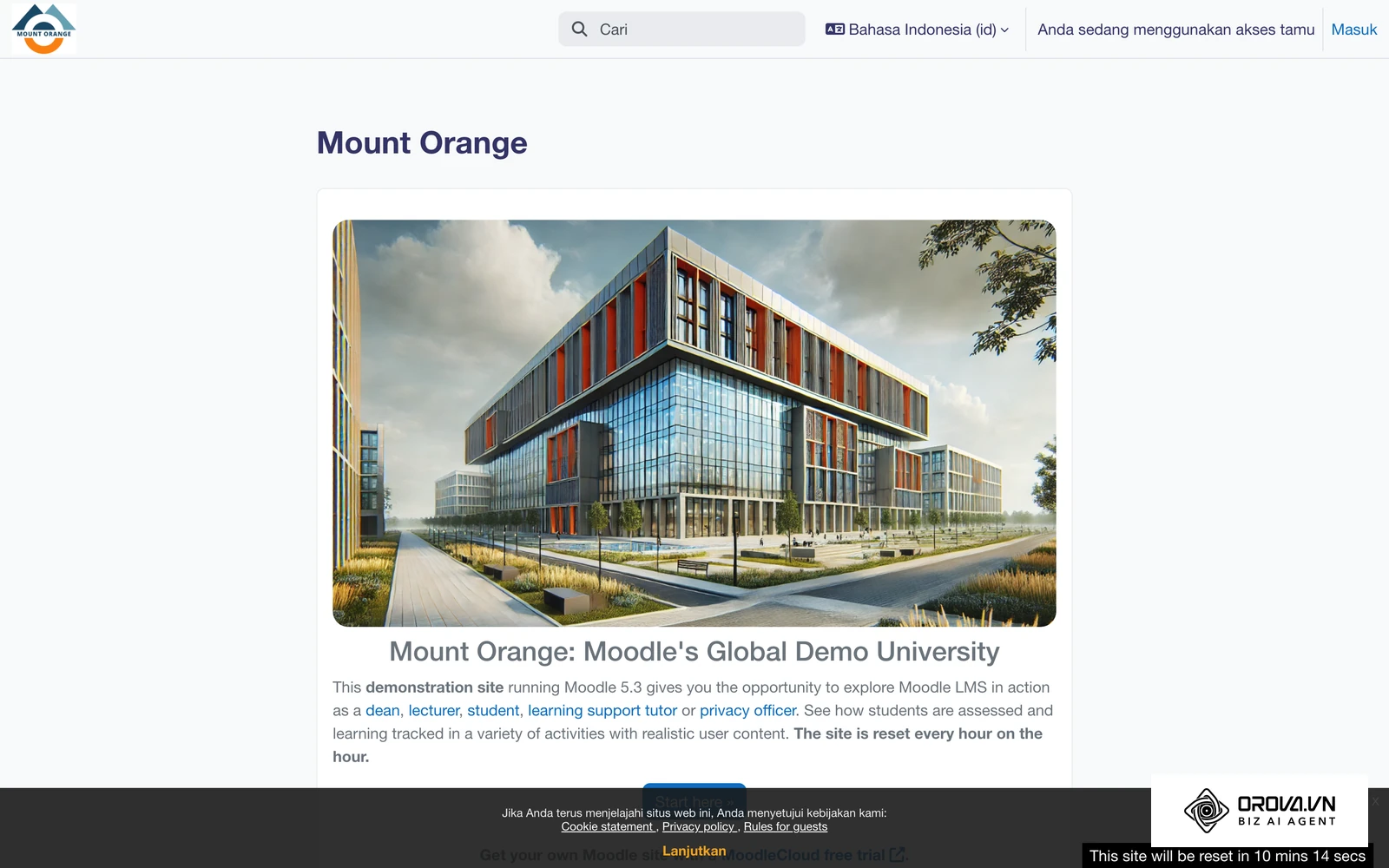 Halaman depan situs demo resmi Moodle (Mount Orange): contoh LMS yang bisa dicoba sebagai siswa, pengajar, atau administrator.