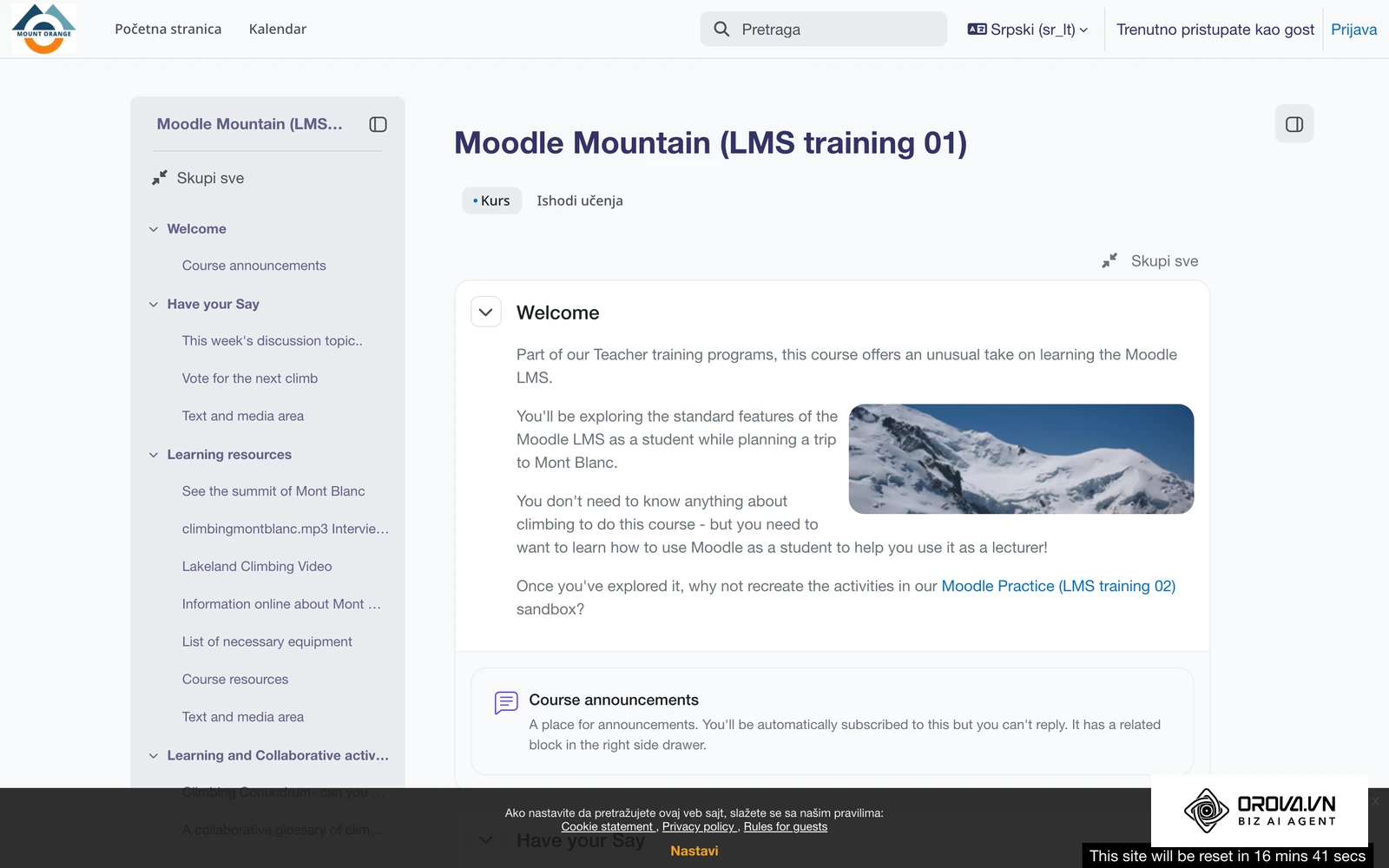 Kurs „Moodle Mountain“ na javnom Moodle demo sajtu Mount Orange School: levo je meni celina i lekcija, desno uvodni sadržaj i najave kursa koje polaznik vidi.