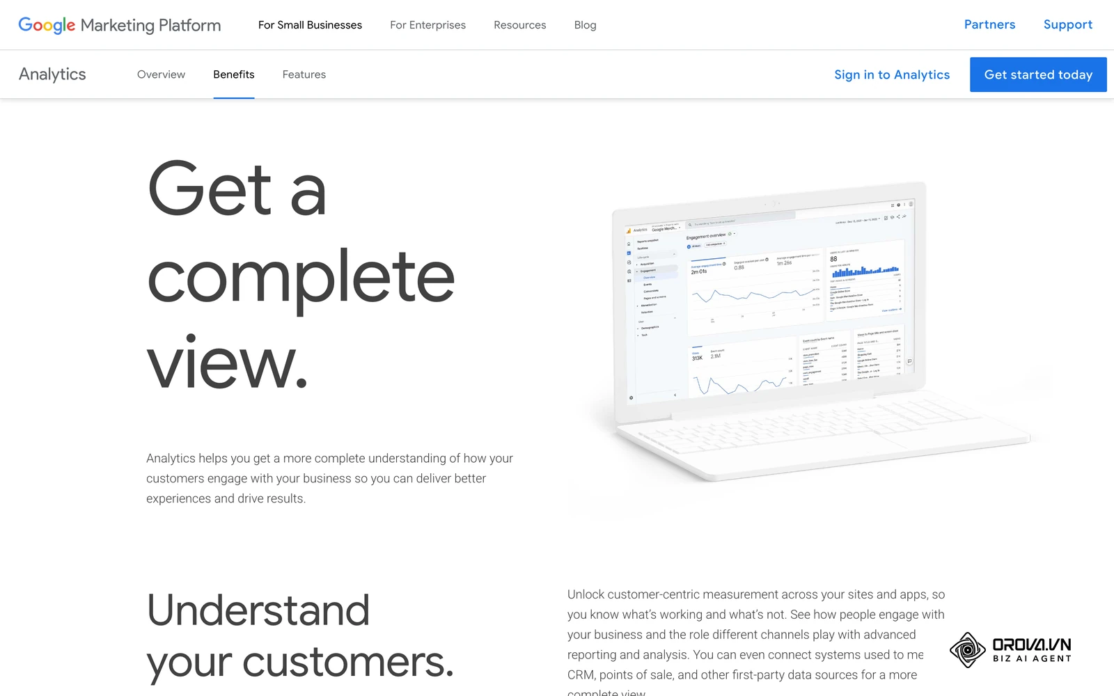 ទំព័រផ្លូវការ Google Analytics បង្ហាញផ្ទាំងរបាយការណ៍ GA4 ដែលប្រមូលទិន្នន័យពីគ្រប់បណ្តាញមកកន្លែងតែមួយ មុនពេលបែងចែកតម្លៃការបំលែង