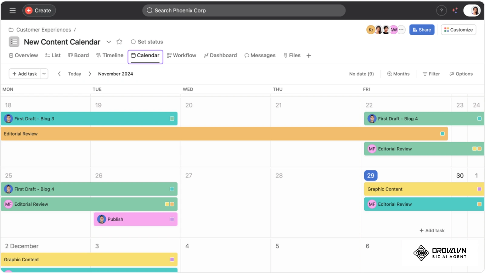 Un calendar de conținut în vizualizarea Calendar din Asana: postările și etapele de revizie editorială apar pe zilele lunii, colorate pe categorii.