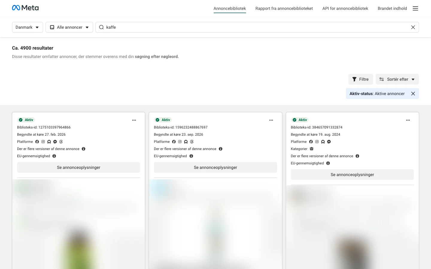 Søgning i Meta Ad Library med Danmark og Alle annoncer valgt: hvert kort viser Biblioteks-id, startdato, platforme og flere versioner (annoncørers navne og indhold sløret).