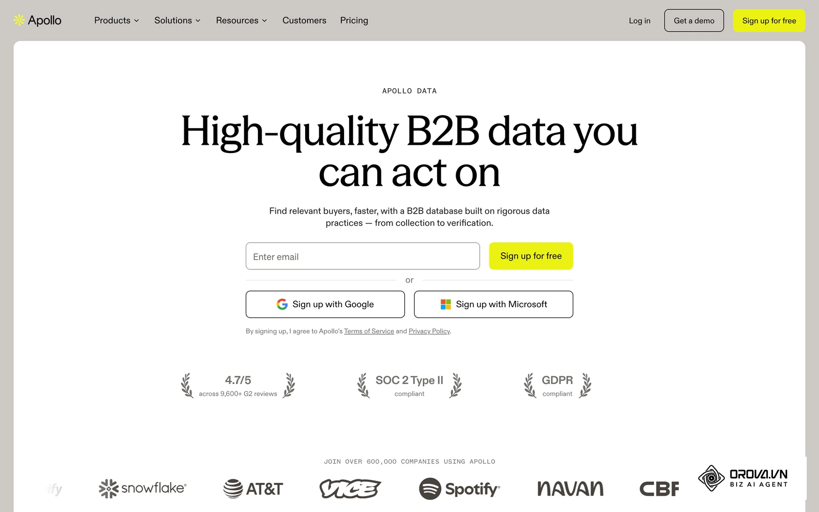 Сторінка Apollo Data: готова B2B-база компаній і контактів, яку фільтрують за параметрами ідеального клієнта