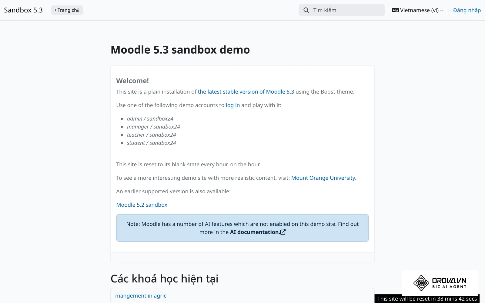 Bản demo công khai Moodle 5.3 (sandbox): giao diện LMS thật, mục Các khoá học hiện tại là nơi học liệu được xếp vào từng khoá.