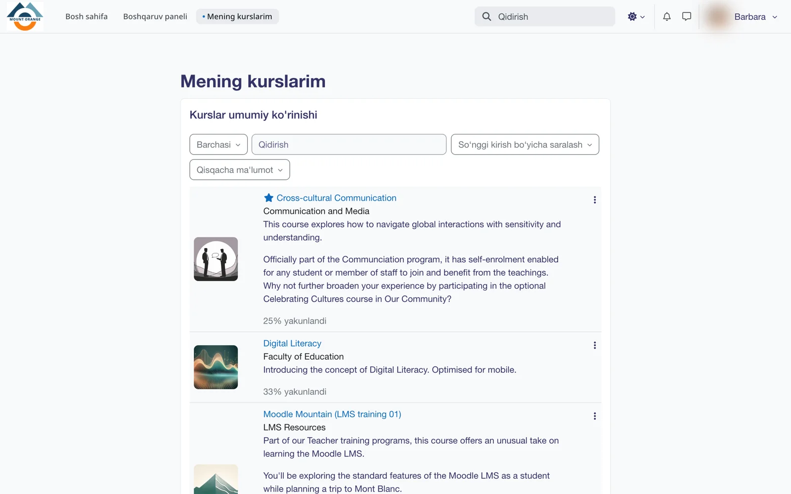 Moodle demo saytidagi (Mount Orange) “Mening kurslarim” sahifasi oʻzbek tilidagi interfeysda: har bir kurs ostida necha foiz yakunlangani koʻrsatilgan.