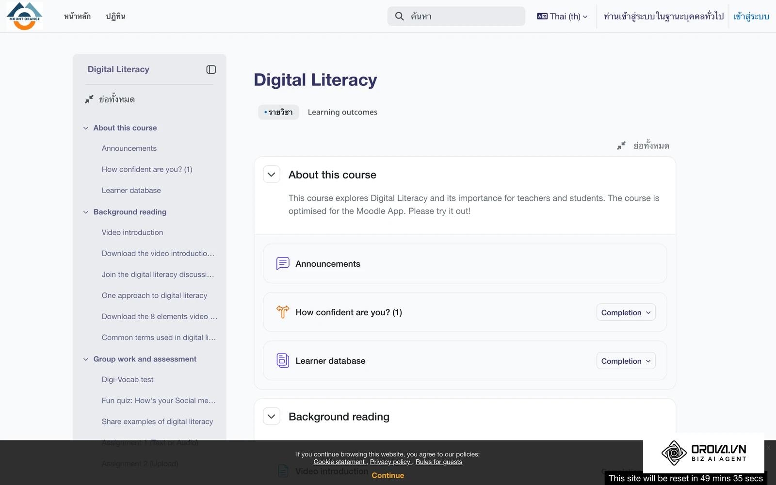 หน้าคอร์สจริงในเว็บสาธิตสาธารณะของ Moodle (school.moodledemo.net): บทเรียน กิจกรรม และแบบทดสอบจัดเรียงตามหัวข้อภายในคอร์สเดียว
