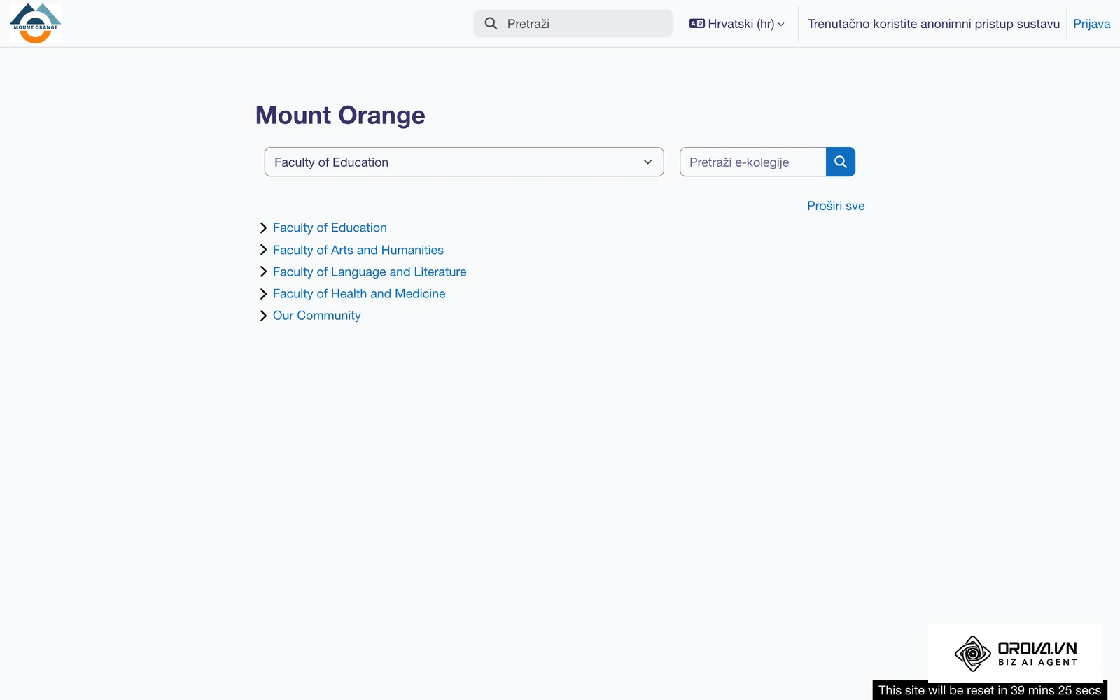 Katalog tečajeva u službenom Moodle demo okruženju (Mount Orange School): tečajevi su složeni po kategorijama, a polaznik iz popisa ulazi u lekcije i ispite.