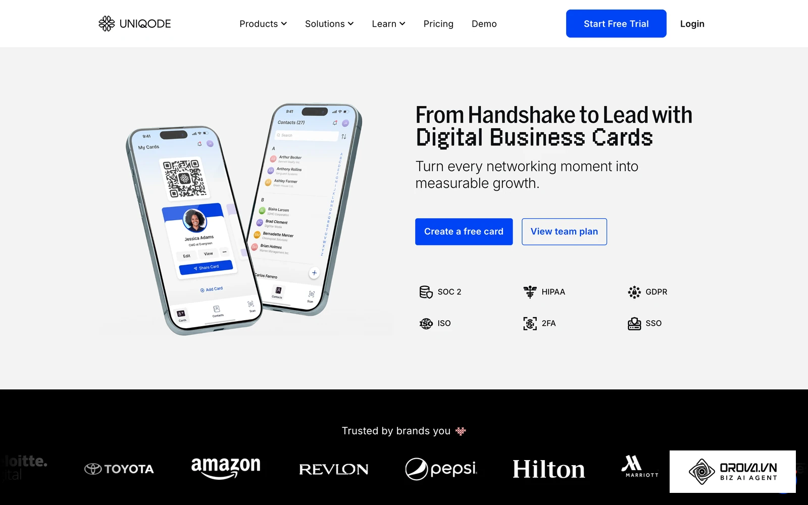 Trang danh thiếp điện tử của Uniqode: mã QR trên card dẫn về trang hồ sơ có nút gọi, email, lưu danh bạ.