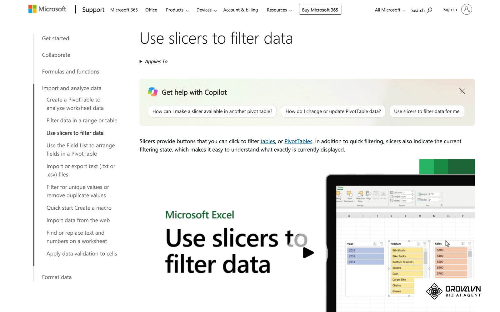 Halaman sokongan rasmi Microsoft «Use slicers to filter data»: PivotTable dalam Excel dengan butang Slicer Year dan Product untuk menapis data.